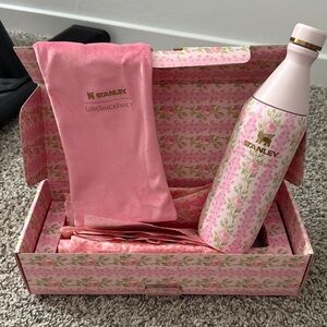 Limited Edition Stanley LoveShackFancy Pink Floral 20
Oz Slim Bottle